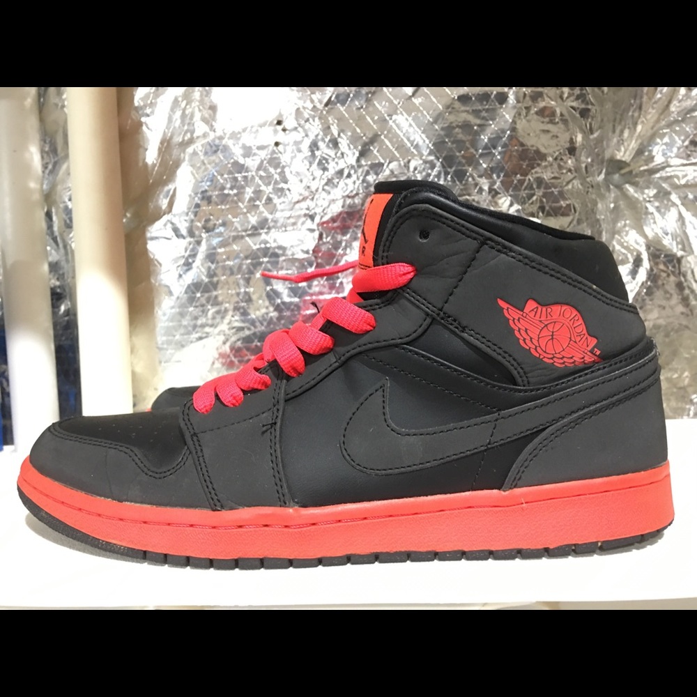 Jordan Retro 1 Mid - 554742-043-Men’s Size 11 USED